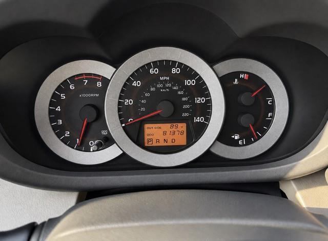 Toyota RAV4 Base I4 4WD with 3rd Row 2007