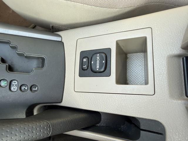 Toyota RAV4 Base I4 4WD with 3rd Row 2007