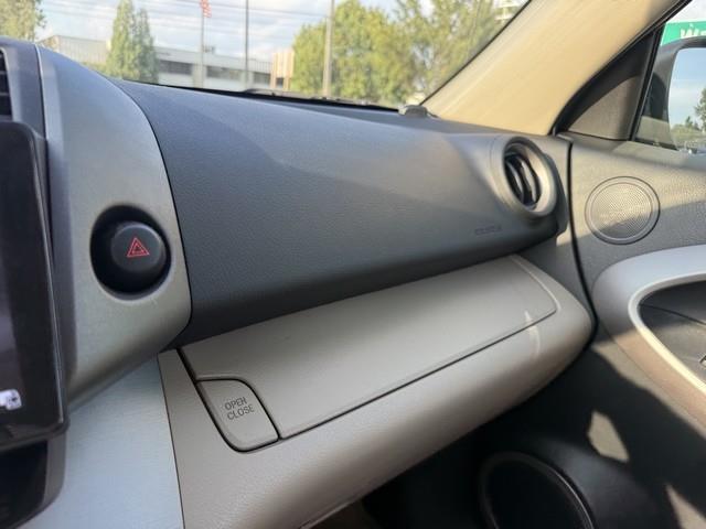 Toyota RAV4 Base I4 4WD with 3rd Row 2007