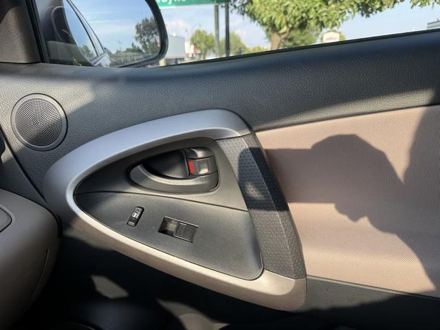 Toyota RAV4 Base I4 4WD with 3rd Row 2007