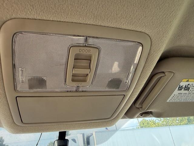 Toyota RAV4 Base I4 4WD with 3rd Row 2007