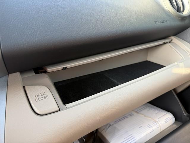 Toyota RAV4 Base I4 4WD with 3rd Row 2007