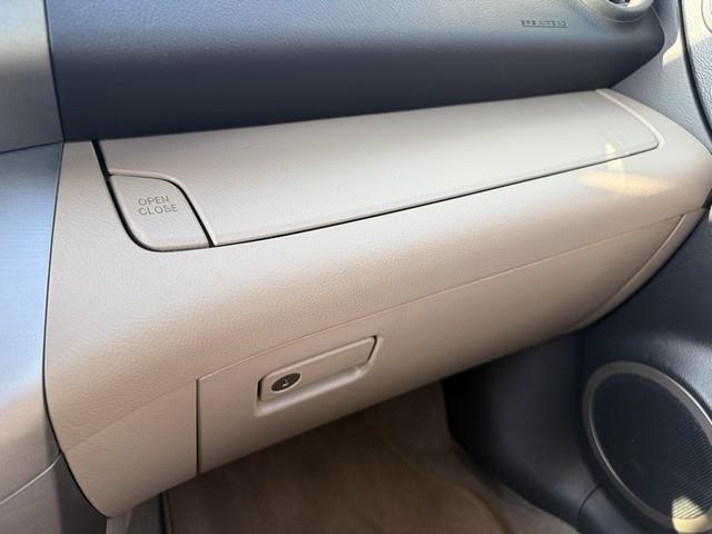 Toyota RAV4 Base I4 4WD with 3rd Row 2007
