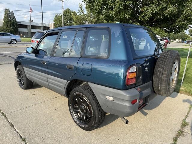 Toyota RAV4 4-Door 2WD 1999