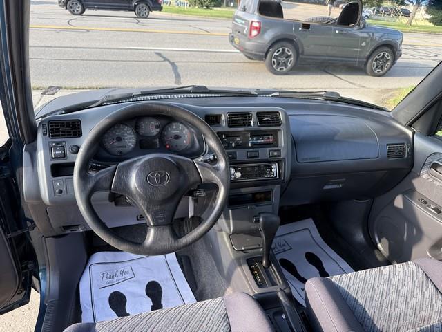 Toyota RAV4 4-Door 2WD 1999