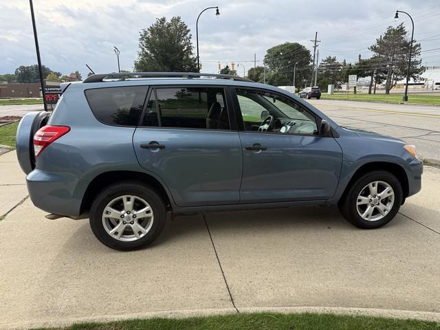Toyota RAV4 Base V6 4WD with 3rd Row 2009