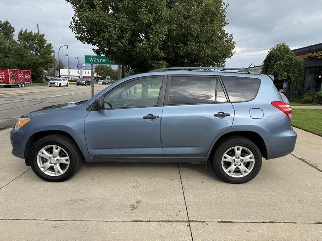 Toyota RAV4 Base V6 4WD with 3rd Row 2009