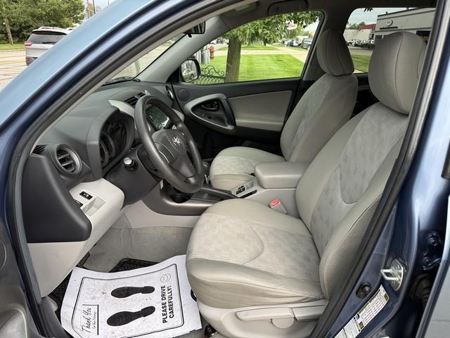 Toyota RAV4 Base V6 4WD with 3rd Row 2009