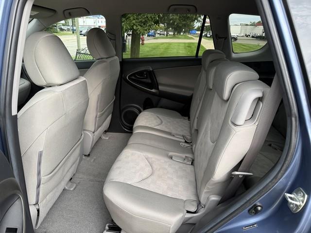 Toyota RAV4 Base V6 4WD with 3rd Row 2009