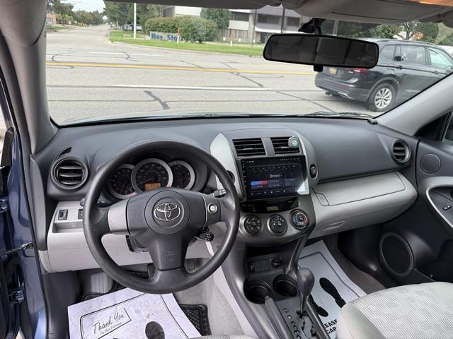 Toyota RAV4 Base V6 4WD with 3rd Row 2009