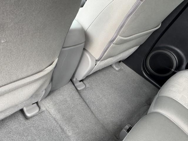 Toyota RAV4 Base V6 4WD with 3rd Row 2009