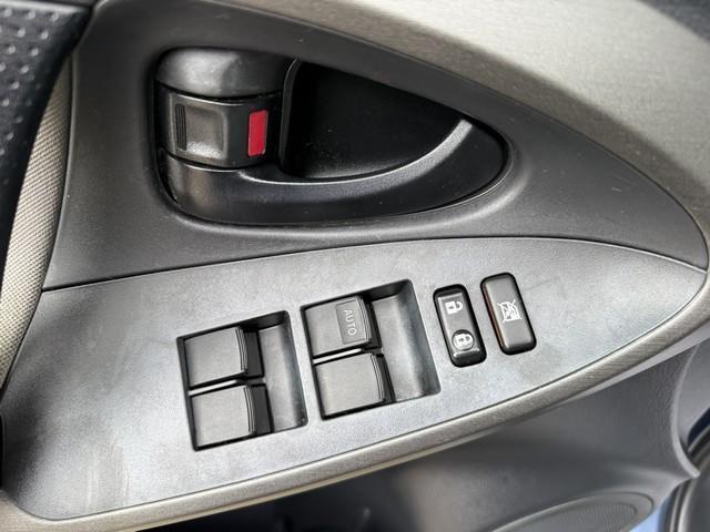 Toyota RAV4 Base V6 4WD with 3rd Row 2009