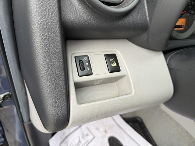 Toyota RAV4 Base V6 4WD with 3rd Row 2009