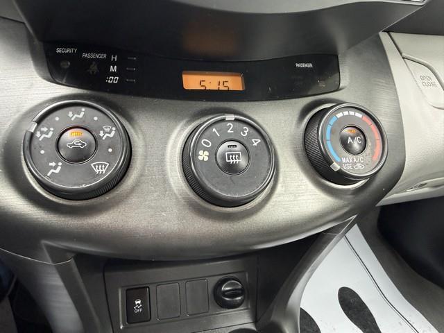 Toyota RAV4 Base V6 4WD with 3rd Row 2009