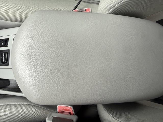 Toyota RAV4 Base V6 4WD with 3rd Row 2009