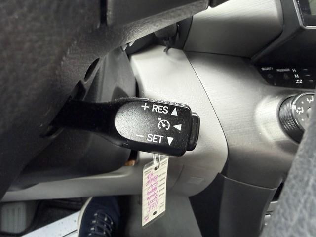 Toyota RAV4 Base V6 4WD with 3rd Row 2009