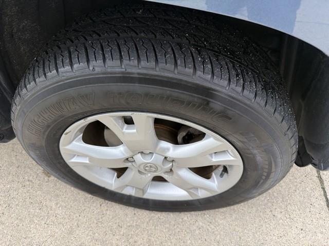 Toyota RAV4 Base V6 4WD with 3rd Row 2009