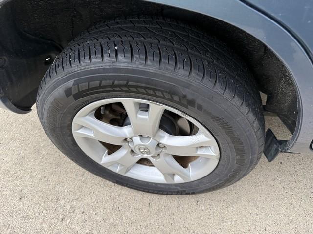 Toyota RAV4 Base V6 4WD with 3rd Row 2009