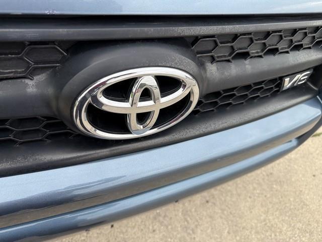 Toyota RAV4 Base V6 4WD with 3rd Row 2009