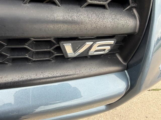 Toyota RAV4 Base V6 4WD with 3rd Row 2009