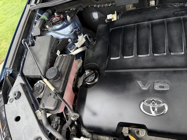 Toyota RAV4 Base V6 4WD with 3rd Row 2009