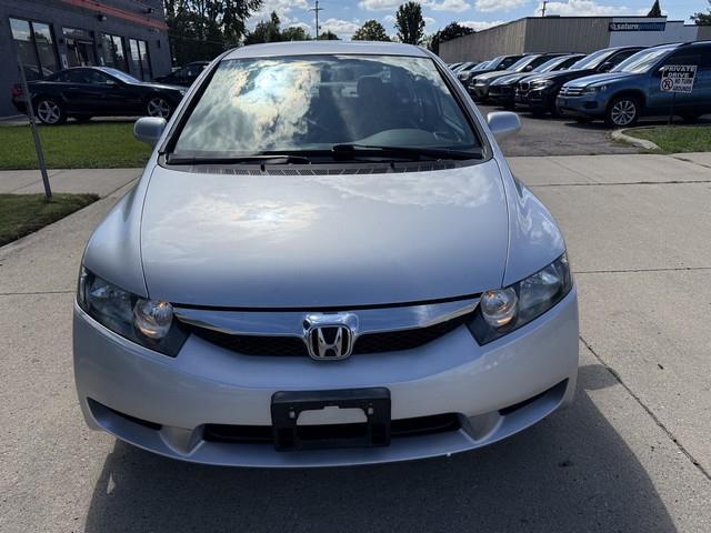 Honda Civic LX Sedan 5-Speed AT 2011