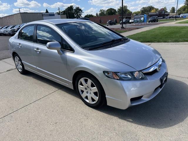 Honda Civic LX Sedan 5-Speed AT 2011