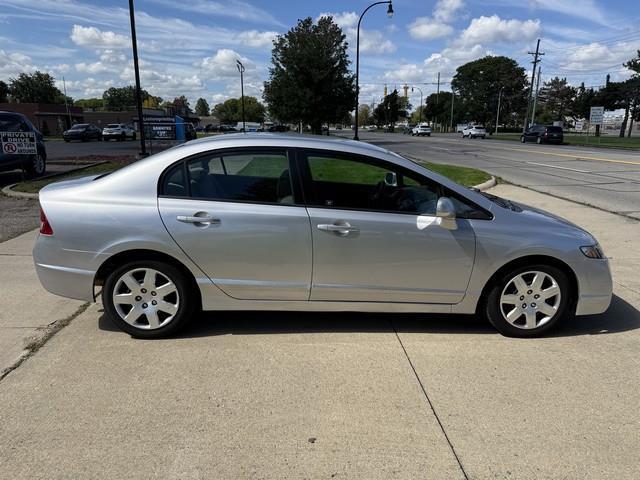 Honda Civic LX Sedan 5-Speed AT 2011
