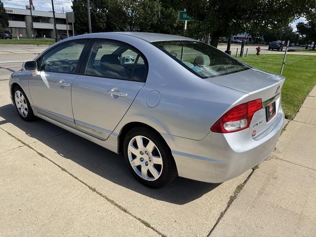 Honda Civic LX Sedan 5-Speed AT 2011