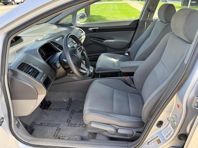 Honda Civic LX Sedan 5-Speed AT 2011