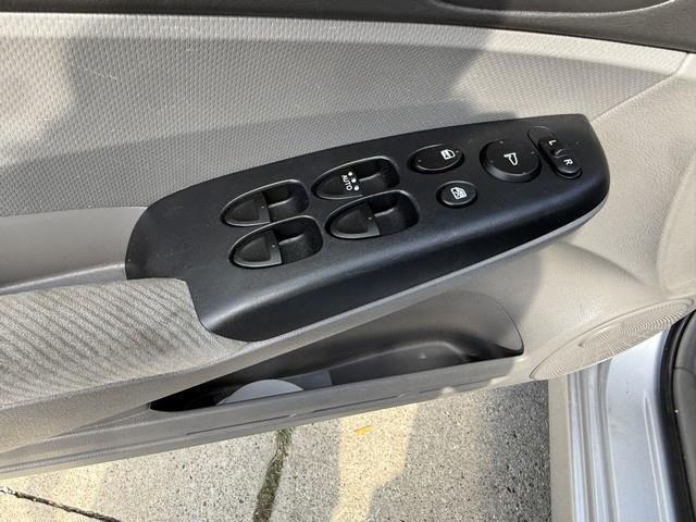 Honda Civic LX Sedan 5-Speed AT 2011