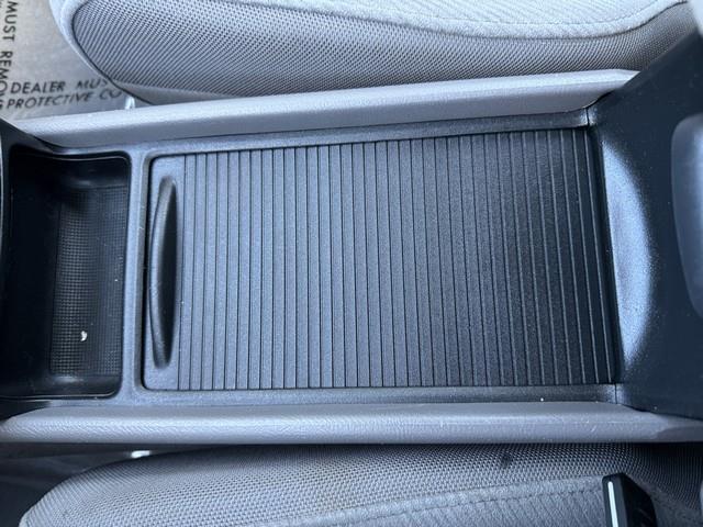 Honda Civic LX Sedan 5-Speed AT 2011