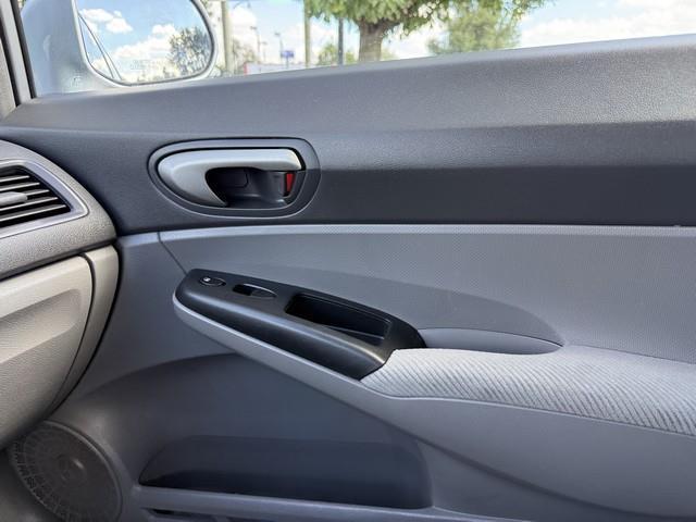 Honda Civic LX Sedan 5-Speed AT 2011