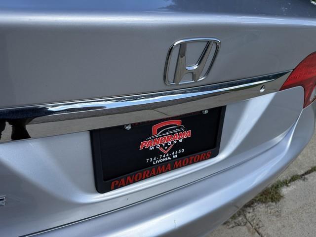 Honda Civic LX Sedan 5-Speed AT 2011
