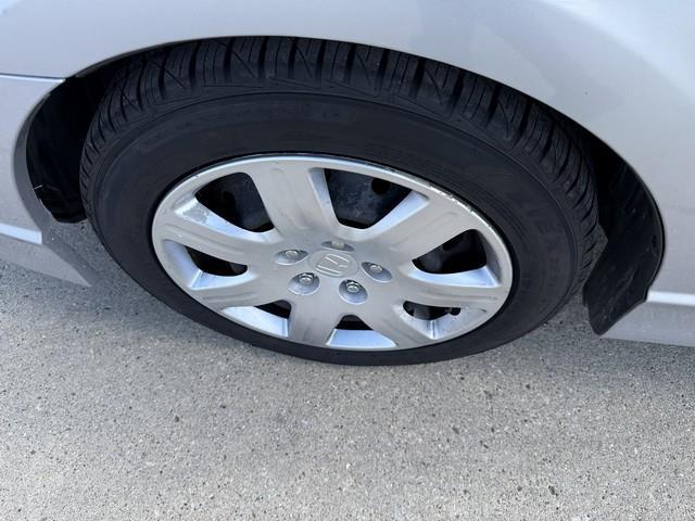 Honda Civic LX Sedan 5-Speed AT 2011