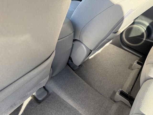 Toyota RAV4 Base I4 2WD 2012