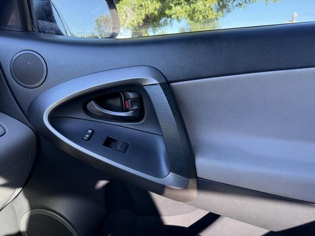 Toyota RAV4 Base I4 2WD 2012