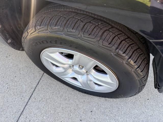 Toyota RAV4 Base I4 2WD 2012