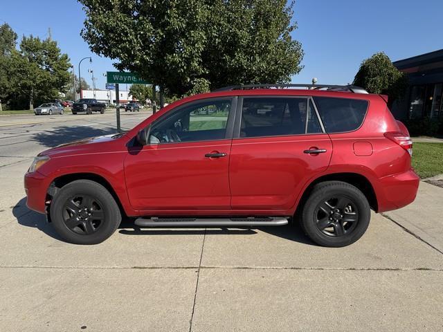 Toyota RAV4 Base I4 2WD 2010