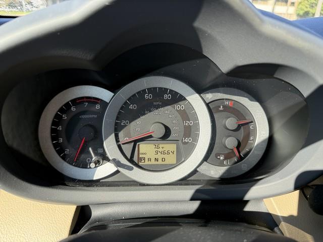 Toyota RAV4 Base I4 2WD 2010
