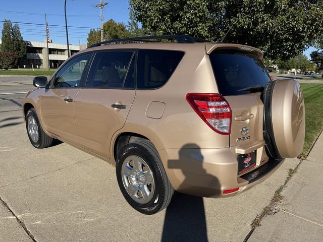 Toyota RAV4 Base I4 2WD 2011