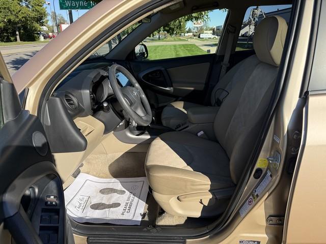 Toyota RAV4 Base I4 2WD 2011
