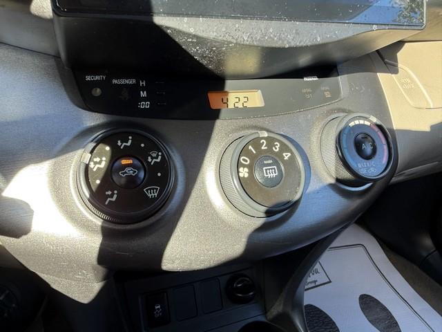 Toyota RAV4 Base I4 2WD 2011