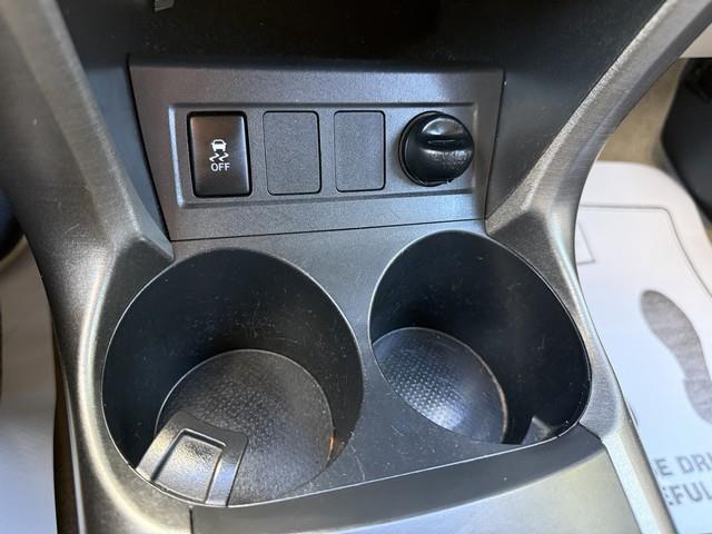 Toyota RAV4 Base I4 2WD 2011