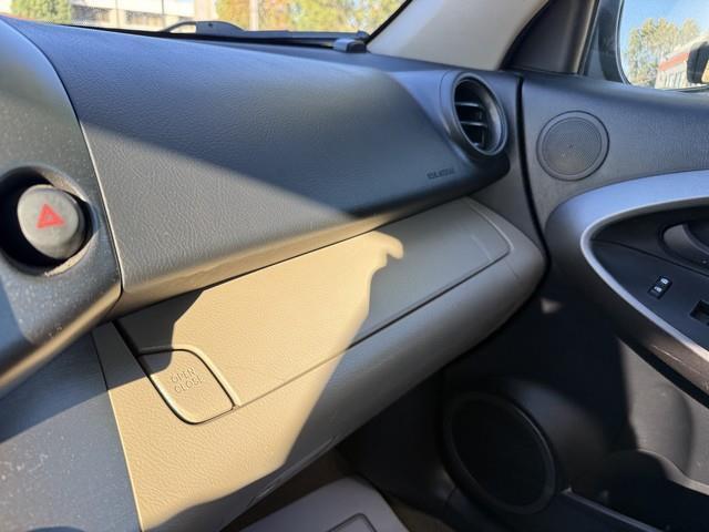 Toyota RAV4 Base I4 2WD 2011
