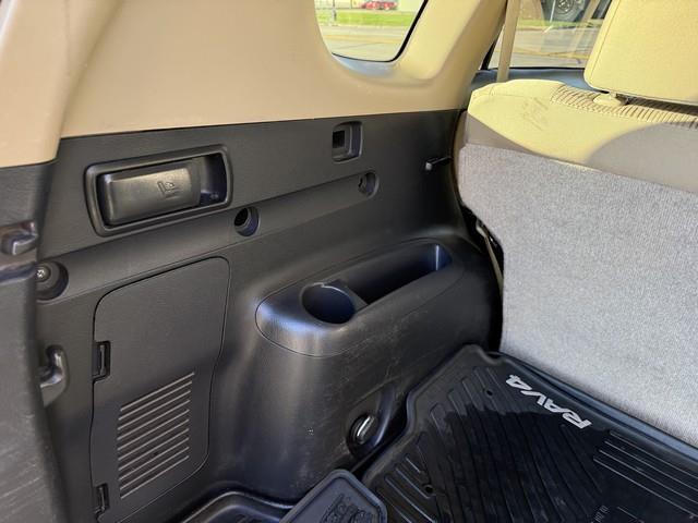 Toyota RAV4 Base I4 2WD 2011