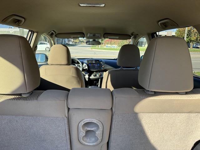 Toyota RAV4 Base I4 2WD 2011