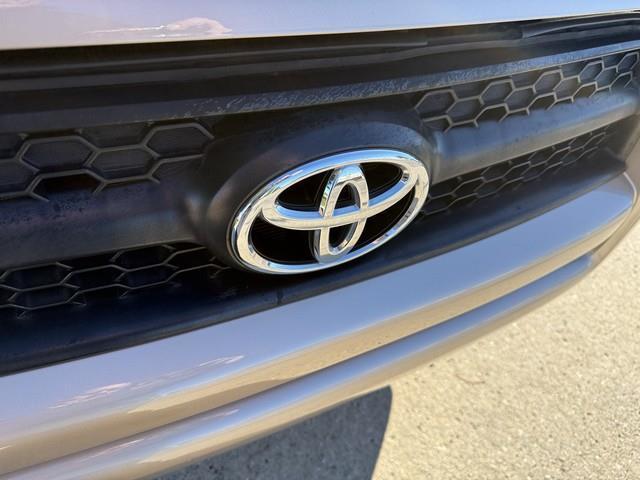 Toyota RAV4 Base I4 2WD 2011