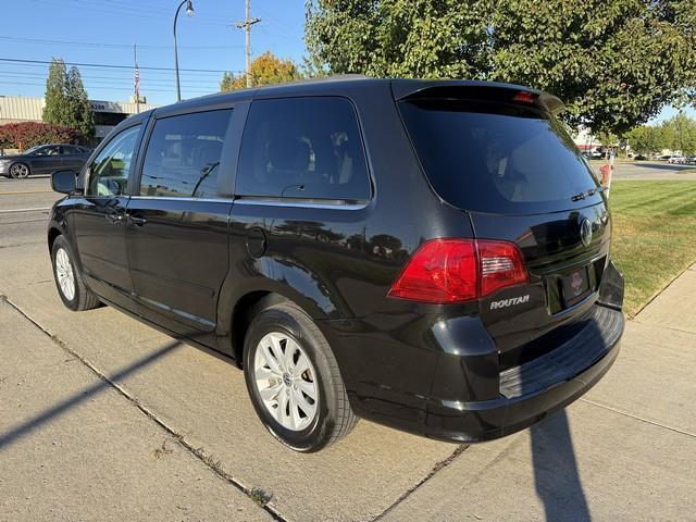 Volkswagen Routan SE 2014