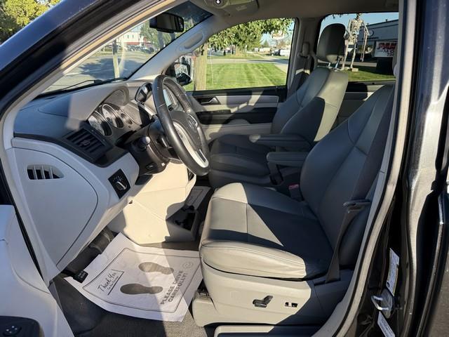 Volkswagen Routan SE 2014